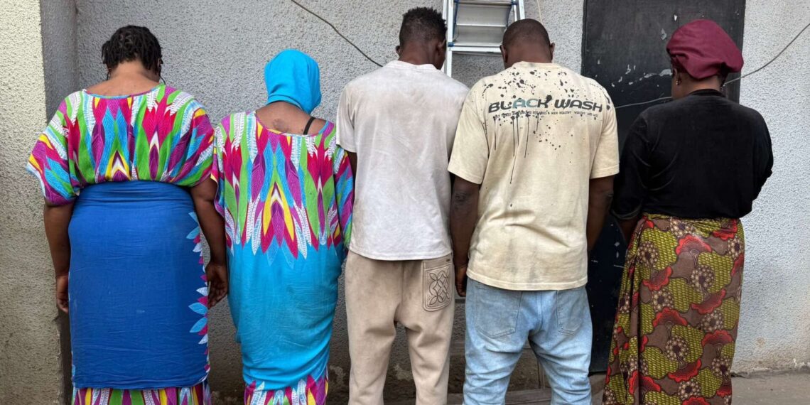 Arrestation d&rsquo;une bande de voleurs opérant en taxi à Lambanyi : un récidiviste impliqué