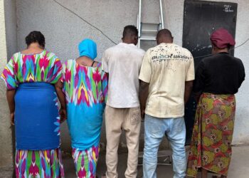 Arrestation d&rsquo;une bande de voleurs opérant en taxi à Lambanyi : un récidiviste impliqué