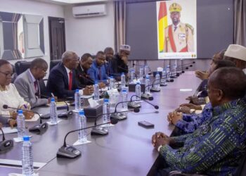 Amadou Oury Bah échange avec ses prédécesseurs sur les priorités nationales et les défis de stabilité en Guinée