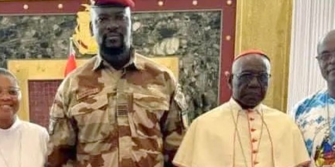 Hommage solennel : Le Président Doumbouya salue la grandeur spirituelle du Cardinal Robert Sarah