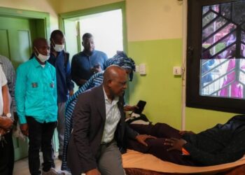 Agression violente du journaliste Daouda Bah : le ministre Fana Soumah exprime son indignation et sa solidarité