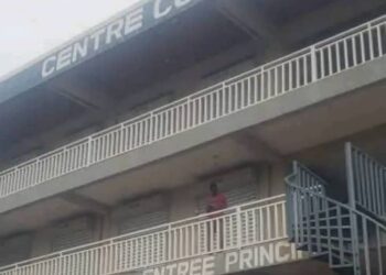 KINDIA : Une colère atroce chez les femmes commerçantes qui dénoncent une « trahison » devant le centre commercial EBT