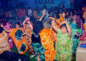 Dépravation culturelle ou valorisation de la culture Africaine ? La tension monte pour la soirée 《Dior》en Afrique de l&rsquo;ouest 