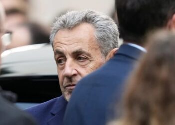 France : Nicolas Sarkozy réagit après son incarcération : » c&rsquo;est un innocent qu&rsquo;on enferme… »