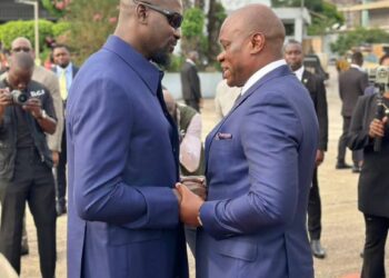 Conakry : le président Gabonais accueilli en héros par le Général Mamadi Doumbouya 