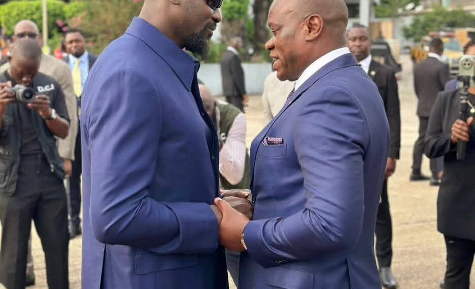 Conakry : le président Gabonais accueilli en héros par le Général Mamadi Doumbouya 