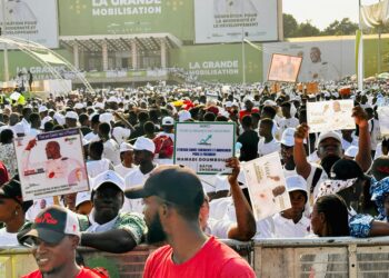 Mamadi Doumbouya clôture sa campagne présidentielle 2025 avec force et vision pour une Guinée Unie