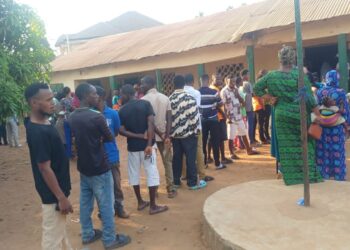 Manéah: Les électeurs se rendent dans le calme dans les centres de vote