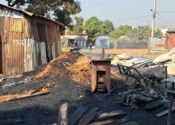 Drame à Kagbelen : Un incendie ravageur coûte la vie à 3 personnes 