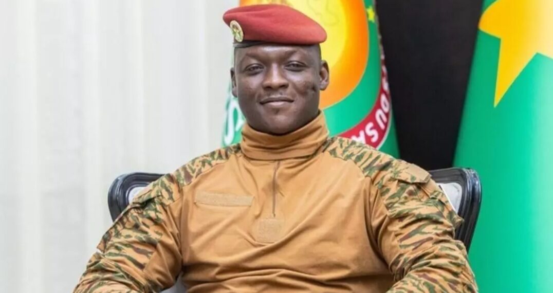 Burkina Faso: Dissolution des partis politiques pour une «refondation de l&rsquo;État»