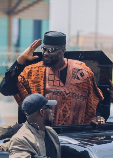 Conakry : le président Mamadi Doumbouya accueilli en héros par la population guinéenne 