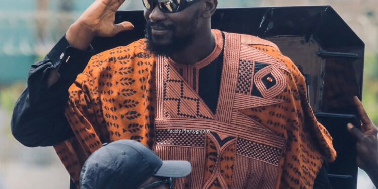 Conakry : le président Mamadi Doumbouya accueilli en héros par la population guinéenne 