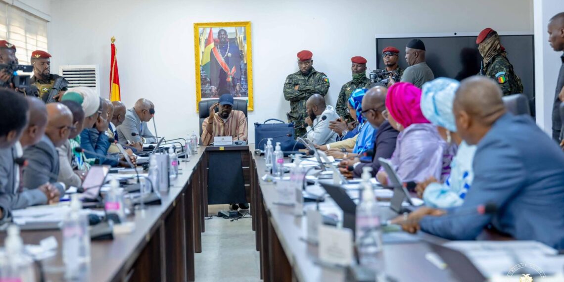 Crise de liquidité : le président Mamadi Doumbouya ordonne l&rsquo;impression de nouveaux billets pour éradiquer ce fléau