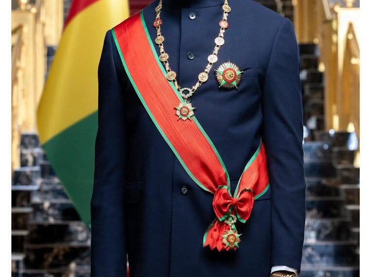 Armée : Nomination de plusieurs officiers généraux au grade d&rsquo;officier dans l&rsquo;ordre national du colatier par le président Mamadi Doumbouya 