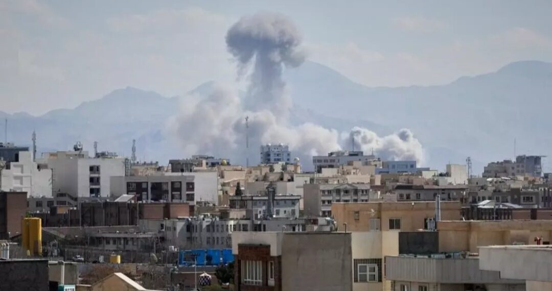 Israël annonce de nouvelles frappes «au cœur de Téhéran», plusieurs explosions entendues