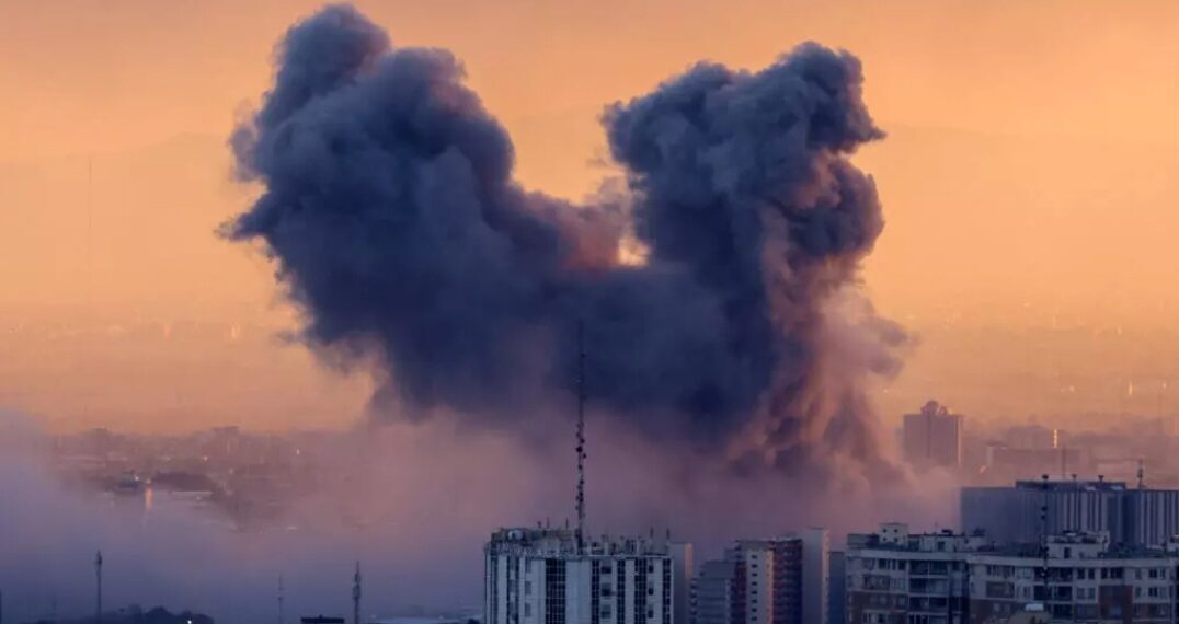 Les frappes se poursuivent en Iran, l&rsquo;institution chargée d&rsquo;élire un nouveau guide suprême visée