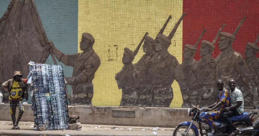 Mali: après la mort du ministre de la Défense, les populations inquiètes malgré un certain calme