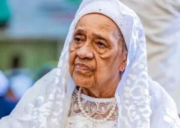 Hommage à Hadja Andrée Touré : l’incarnation de la dignité guinéenne Par Boubacar Yacine Diallo