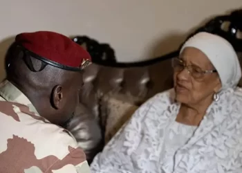 Hadja Andrée Touré s&rsquo;est éteinte : le chef de l&rsquo;État salue une femme « de courage, de résilience et de fidélité à la Guinée »