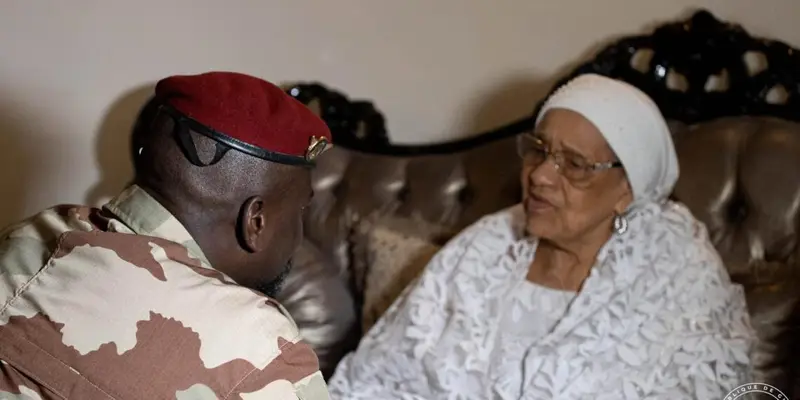 Hadja Andrée Touré s’est éteinte : le chef de l’État salue une femme « de courage, de résilience et de fidélité à la Guinée »