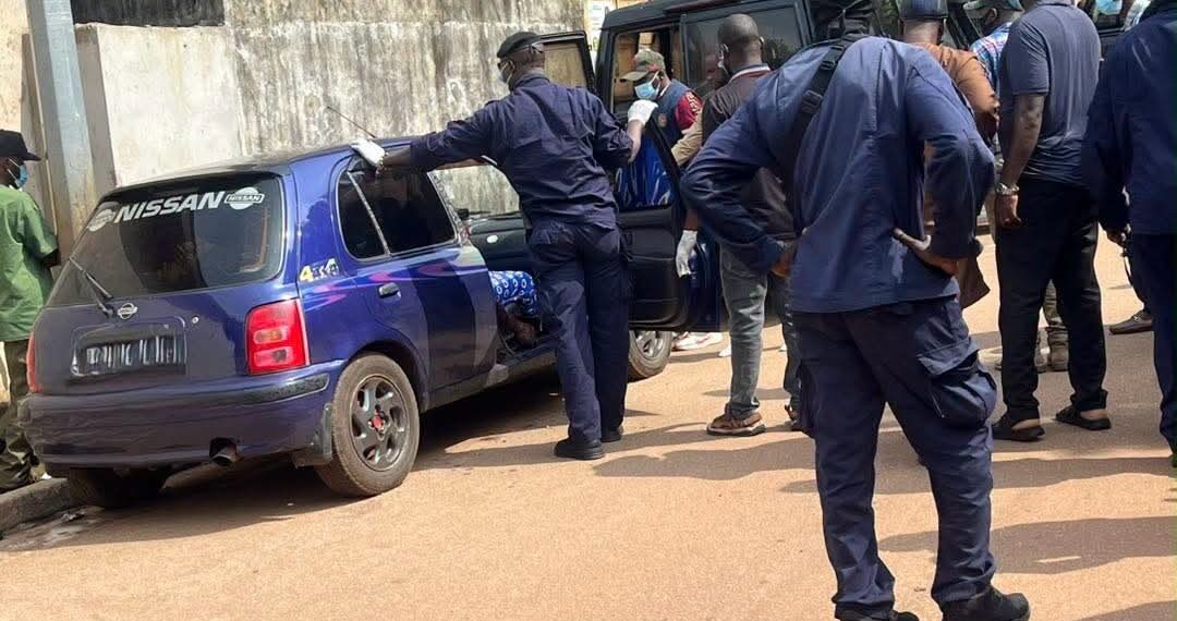 Conakry : deux personnes retrouvées mortes dans un véhicule à Petit Simbaya
