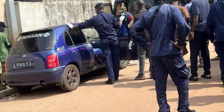 Conakry : deux personnes retrouvées mortes dans un véhicule à Petit Simbaya