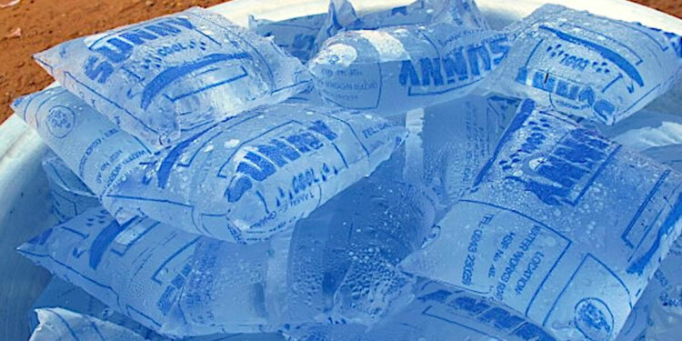 Eaux en sachet en Guinée : les producteurs soumis à une autorisation de six mois